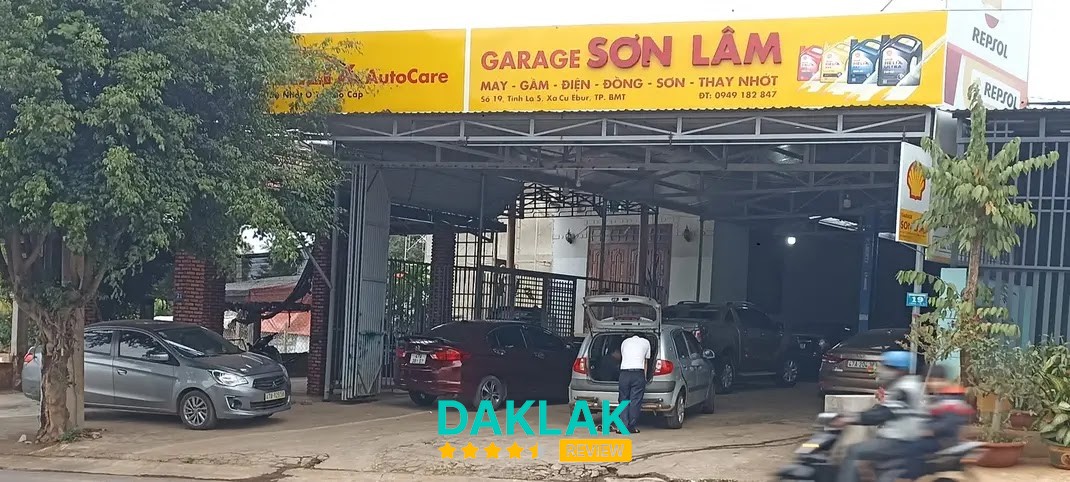 Xe tại Garage Sơn Lâm
