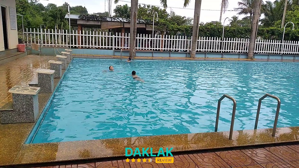 Khu vực bơi tại Hồ Bơi Dr. Thanh