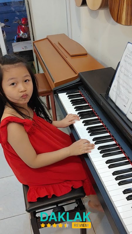 Đàn và khu học tại Piano Nguyễn Nam