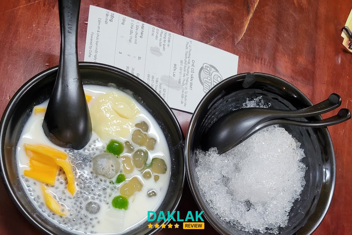 Các món chè tại Chè Cô Vân BMT