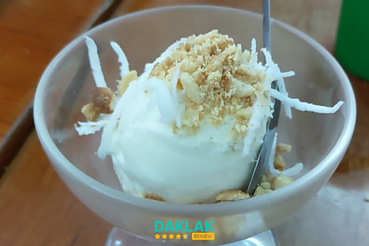 Kem nhãn và bánh flan tại Quỳnh Mai