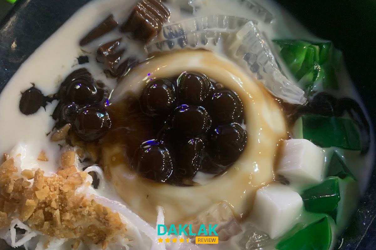 Sữa chua và tàu hũ tại Tiệm Chè MON