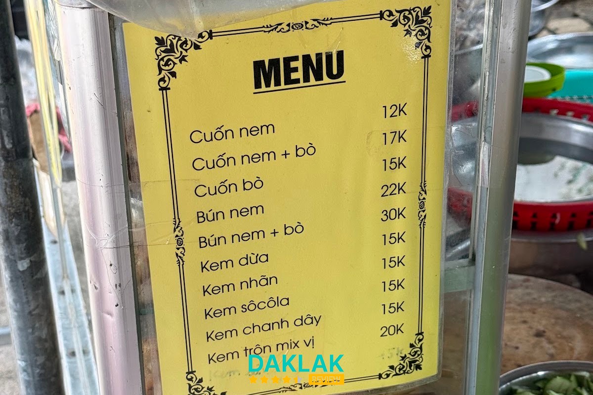 Kem nhãn tại quán Kem Nhãn Dừa