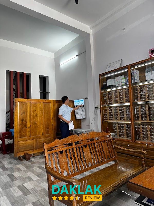 Không gian khám mắt tại LENsMED Tuy Hòa
