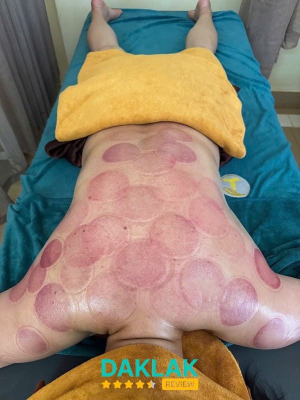 Massage cổ vai gáy Spa Lá Gừng