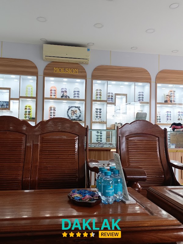 Không gian Thế Giới Mắt Kính Tuy Hòa