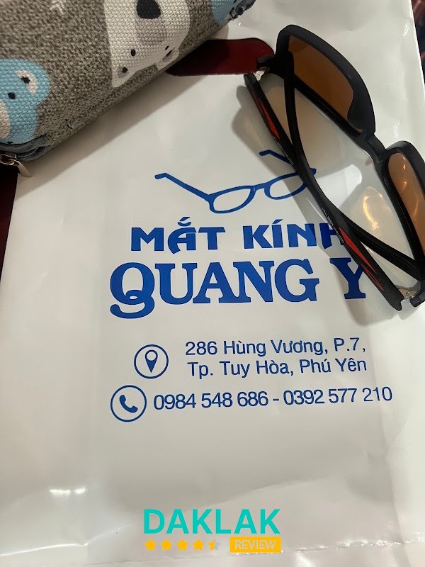 Không gian Kính Thuốc Quang Y Tuy Hòa
