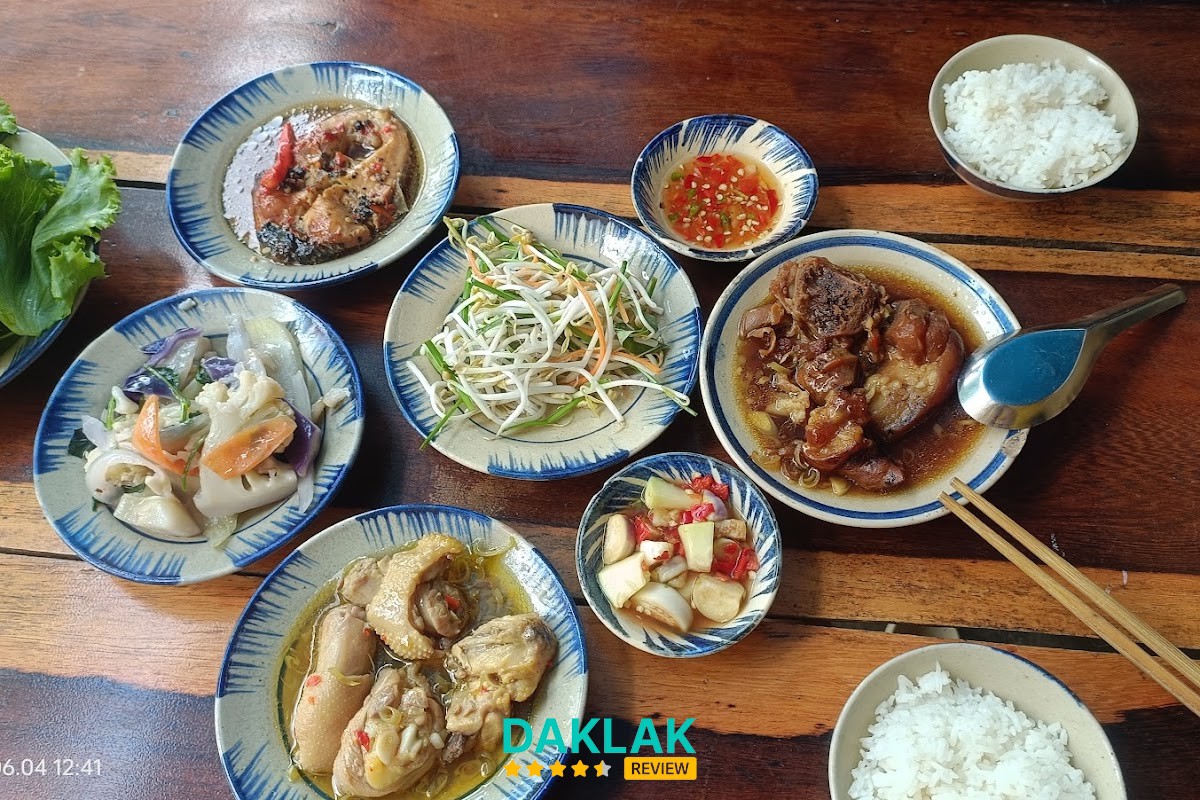 Món cơm gia đình tại Cơm Nhà