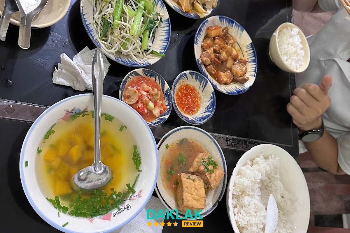 Không gian Cơm Nhà Buôn Ma Thuột