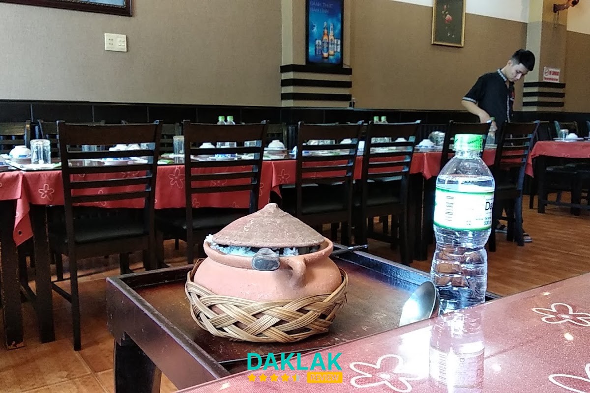 Món ăn Cơm Niêu Đồng Quê BMT