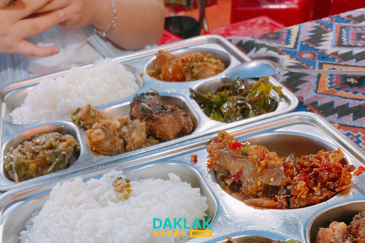 Không gian Quán Cơm Lê Na