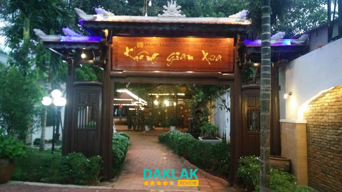Cây xanh hồ nước tại Không Gian Xưa 2