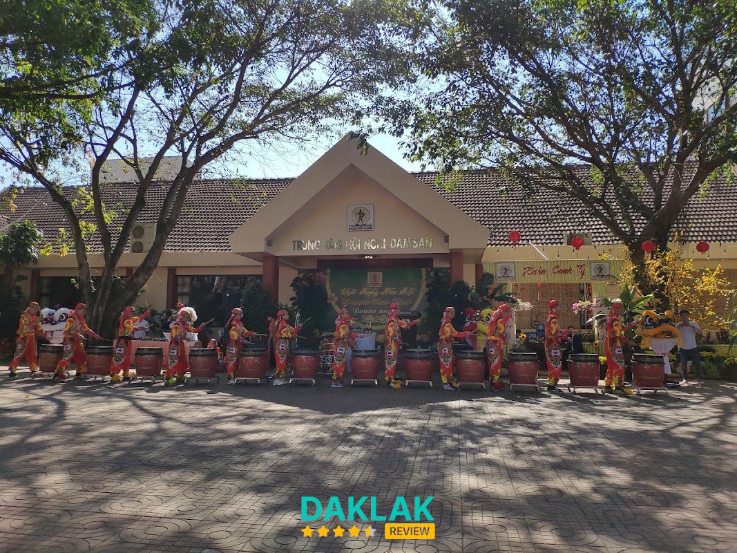 Khuôn viên khách sạn Đam San
