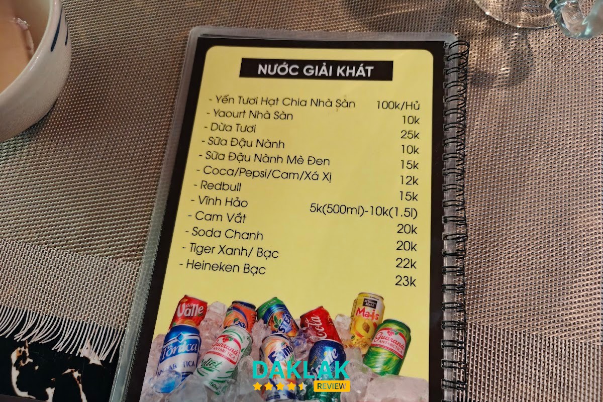 Không gian Cơm niêu Nhà Sàn