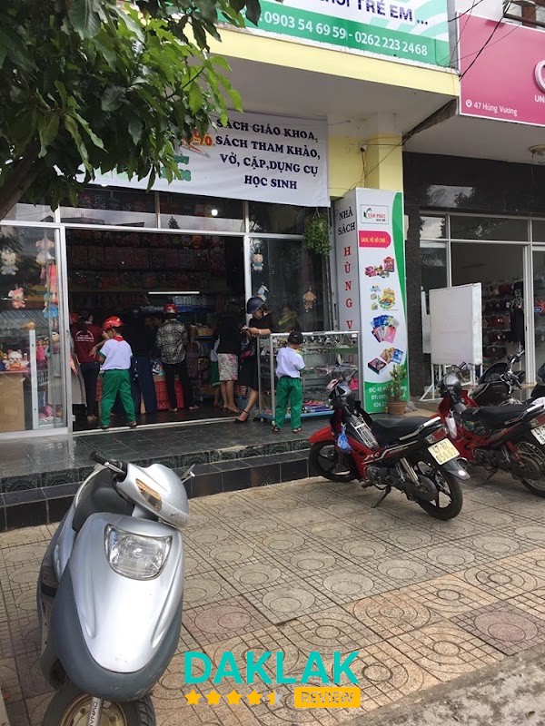 Không gian Nhà Sách Hùng Vương