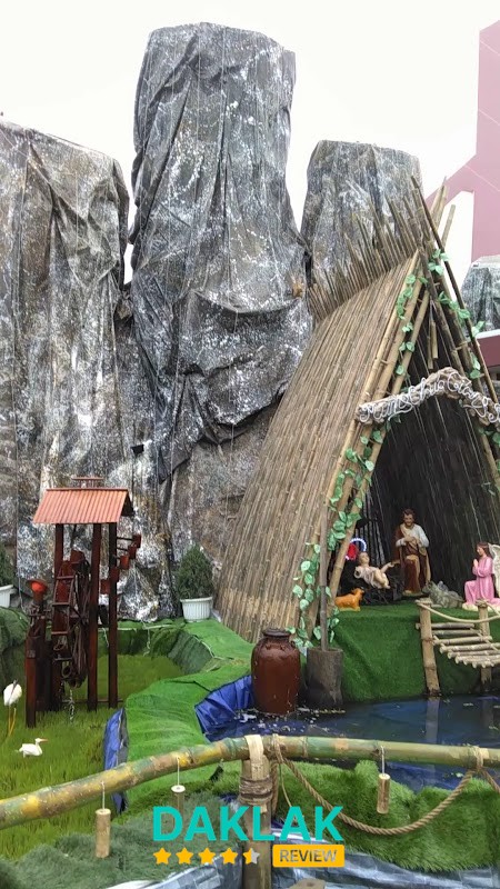 Khuôn viên Nhà Thờ Châu Sơn