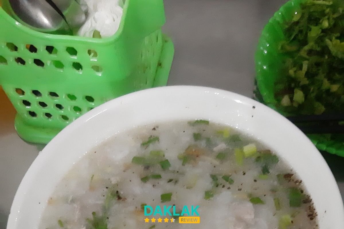 Món cá ngừ tại Quán Bà Tám