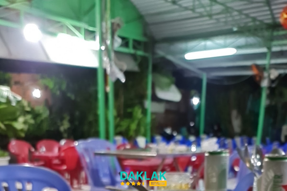 Không gian Gà nướng Ven Sông