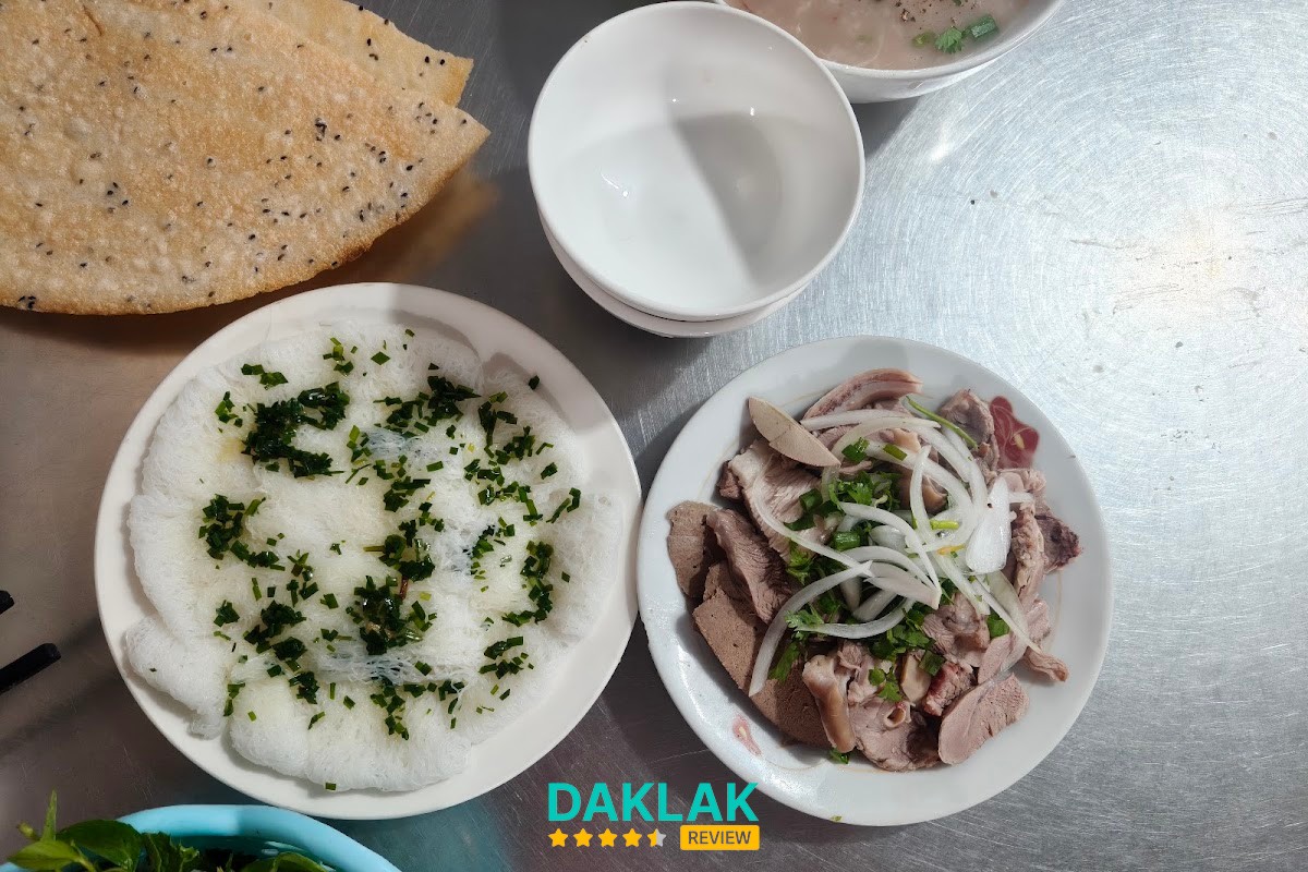 Bánh hỏi và cháo lòng Quán Yến