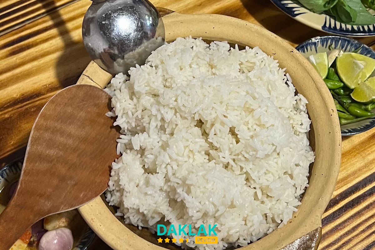 Món cơm gia đình tại Cơm Lúa Mới 2