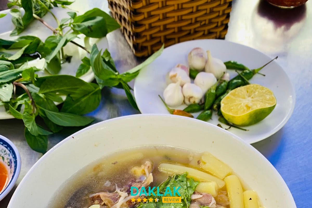 Cơm gà tại Quán Cơm Gà 92