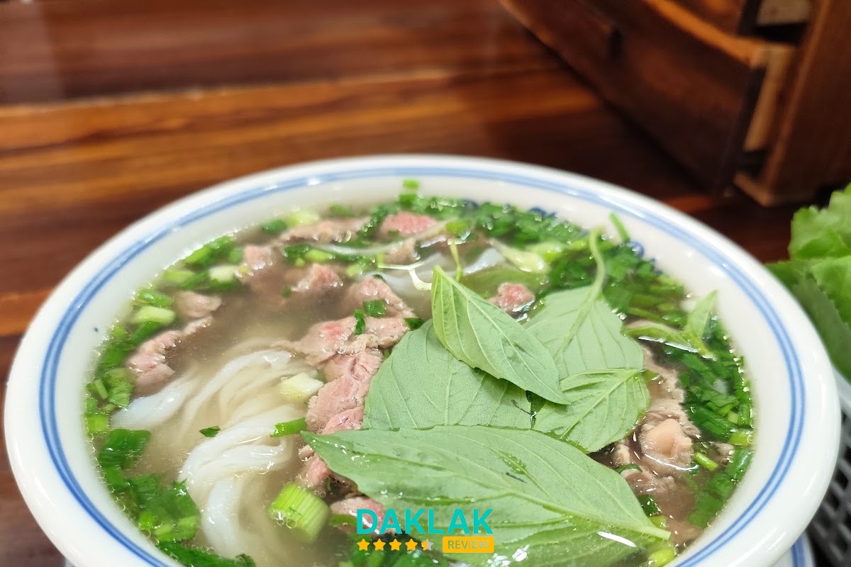 Không gian Phở Bò Hùng Râu
