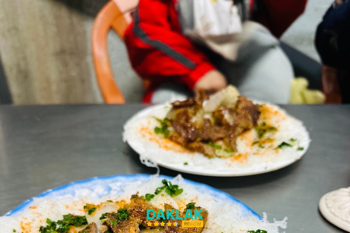 Phần bánh hỏi tại Bánh Hỏi BMT