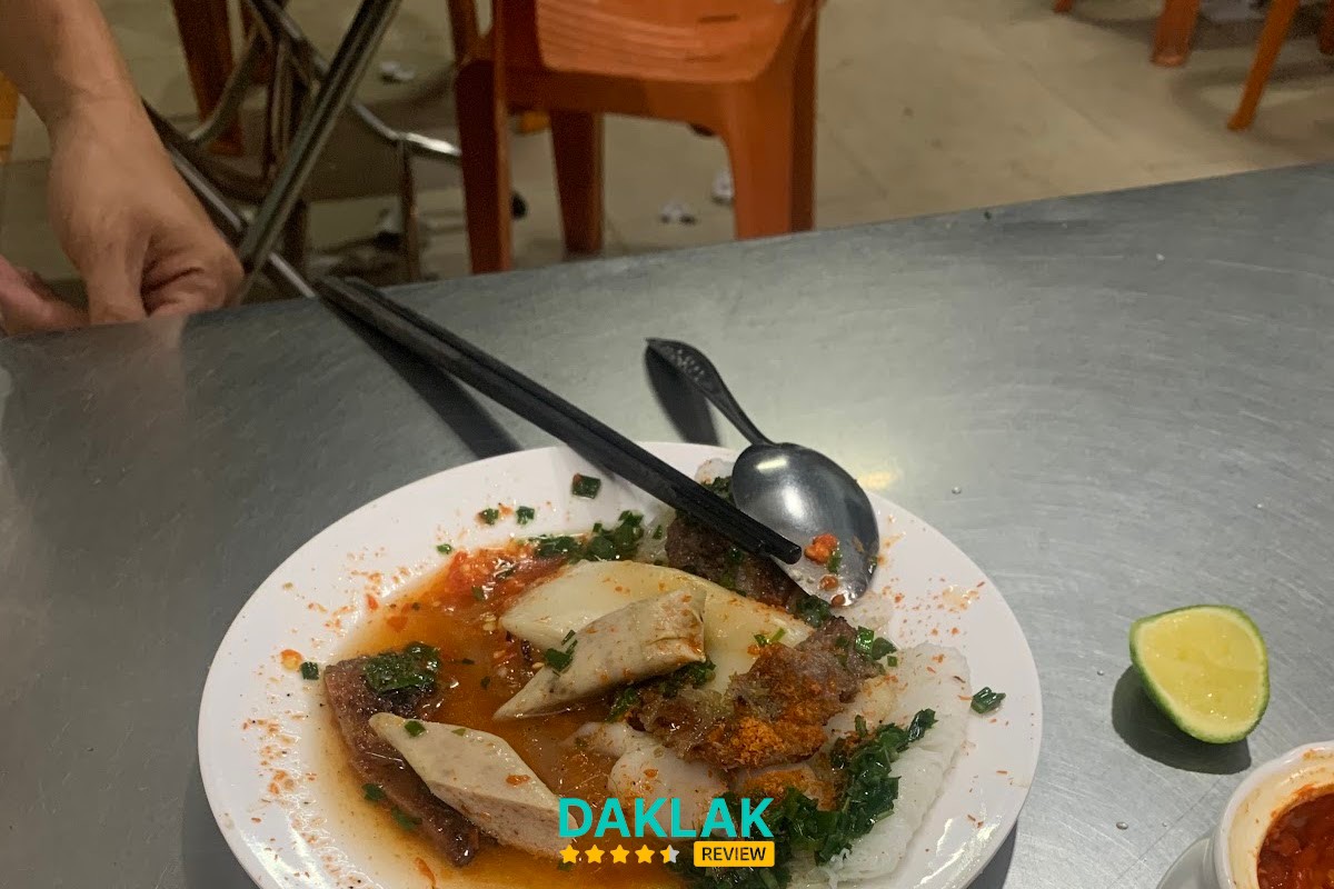 Bánh hỏi thịt nướng Buôn Ma Thuột