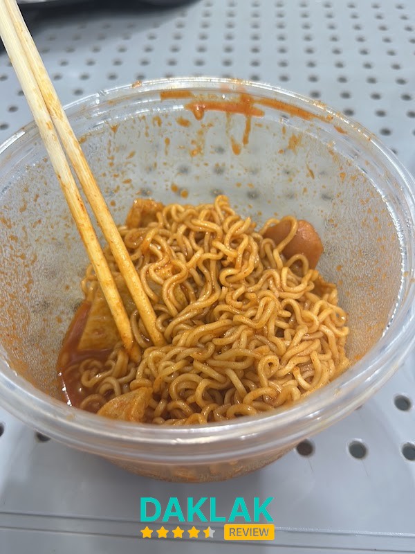 Bánh tráng cuốn và món ăn tại Măm Food