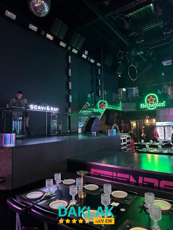 Friends Beer Club về đêm