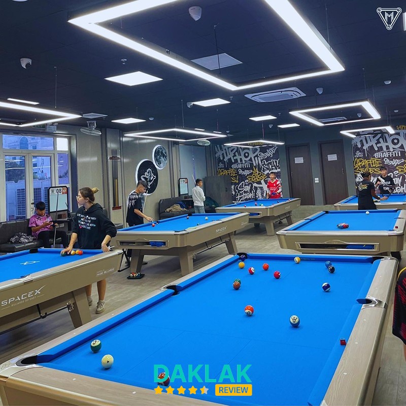 Bàn bida tại MEOW BILLIARDS CLUB