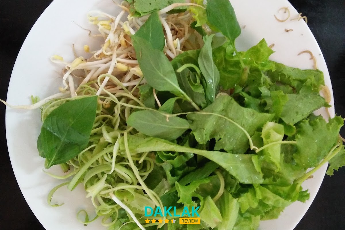 Món ăn tại Bún Bò Huế Đông Ba Tuy Hòa