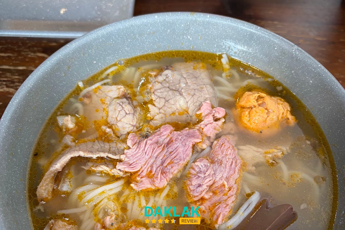 Không gian Bò Né Vi Chef Tommy Tuy Hòa