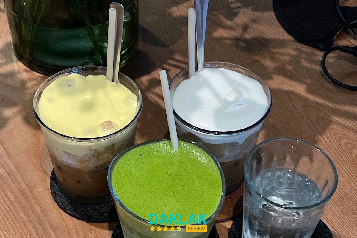 Khu vực làm việc tại Ý Space Kafe