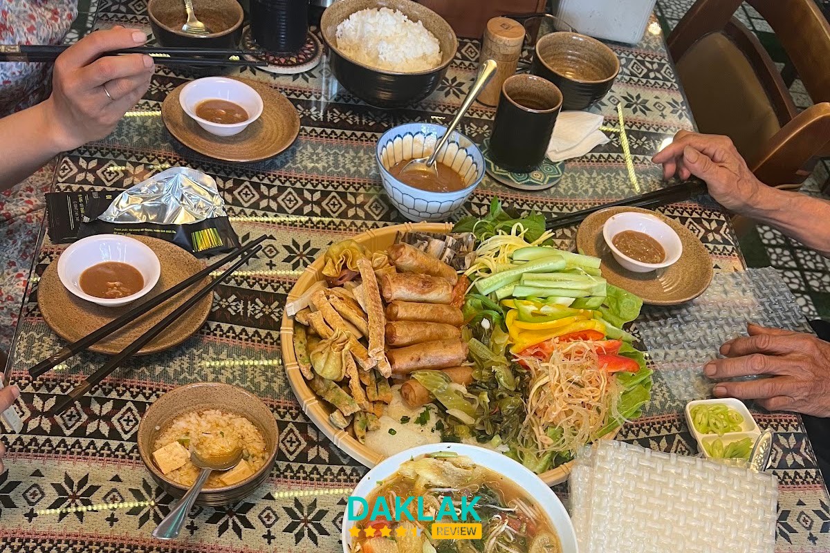 Món ăn Chay Hạnh Phúc