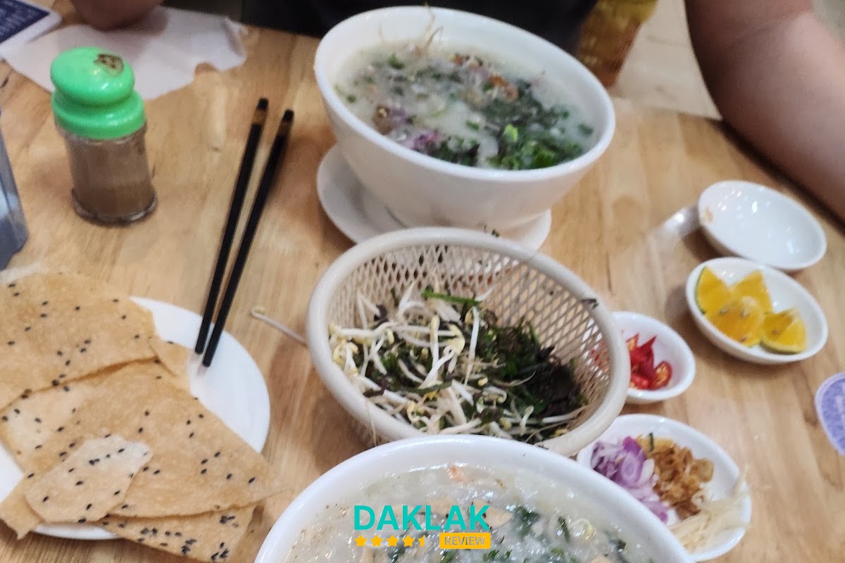 Món hải sản tại Cháo Hàu Ông Thắng