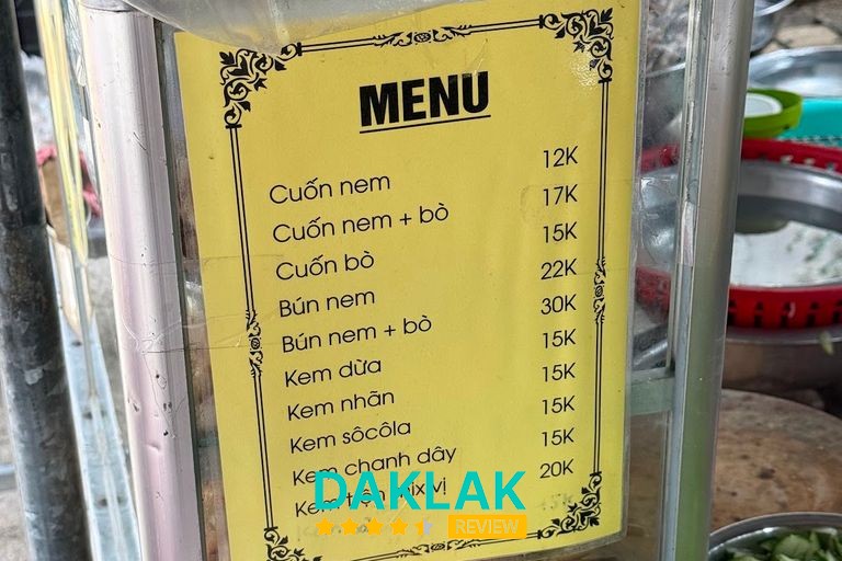 Kem nhãn tại quán Kem nhãn dừa Tuy Hòa