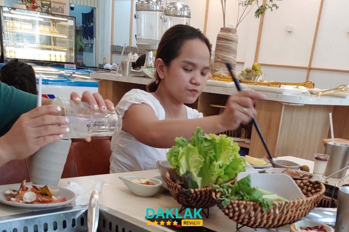 Không gian Godae Chi BBQ Hotpot BMT