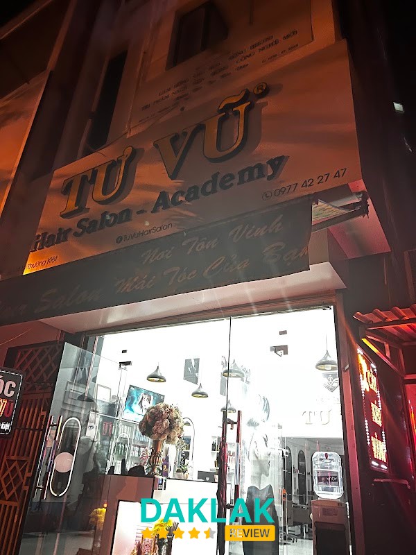 Làm tóc tại Hair Salon Tư Vũ