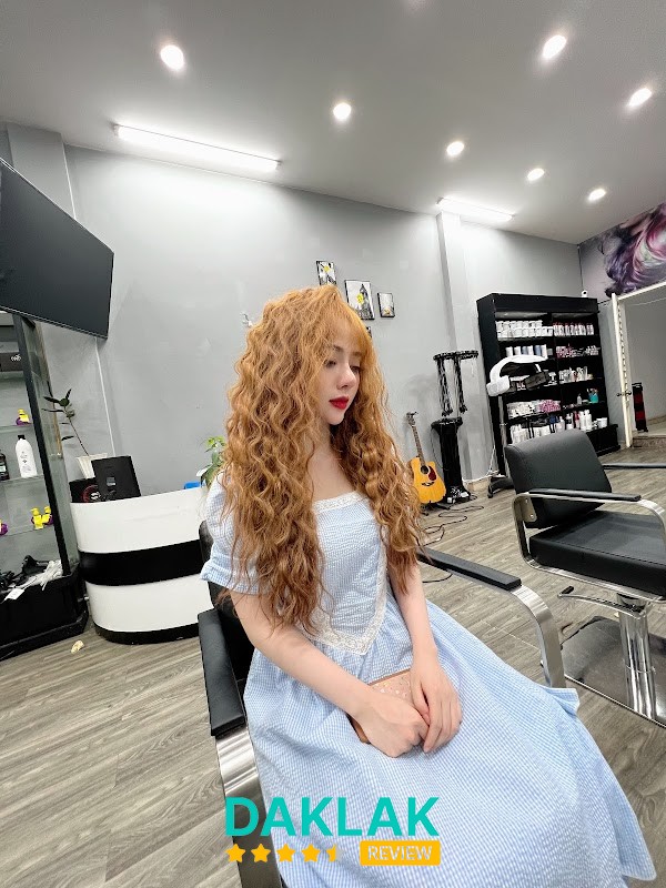 Uốn tóc tại Salon Nguyễn BMT