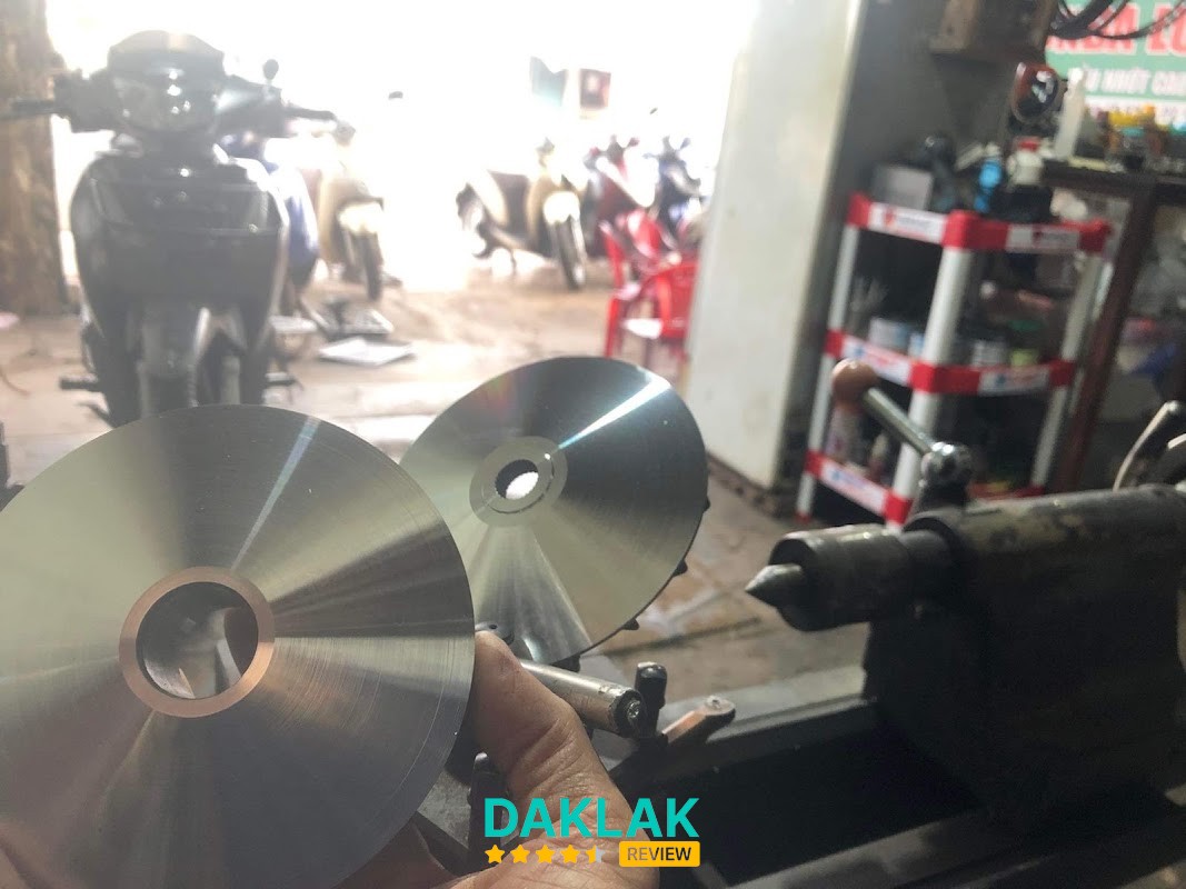 Khu sửa xe Luật Tay Ga