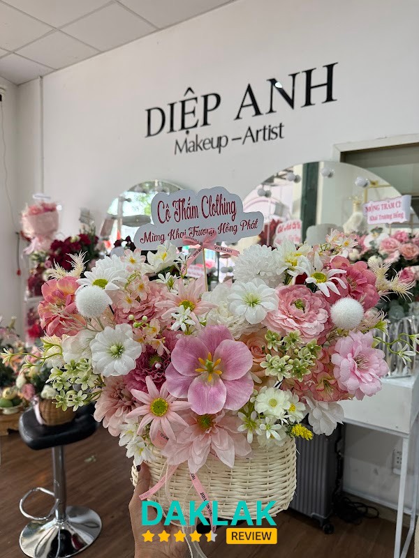 Anh Đinh Makeup-Bridal - Tiệm Trang Điểm Quảng Phú - hình 2