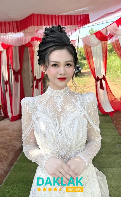 Trần Trần Makeup Academy - Tiệm Trang Điểm Quảng Phú