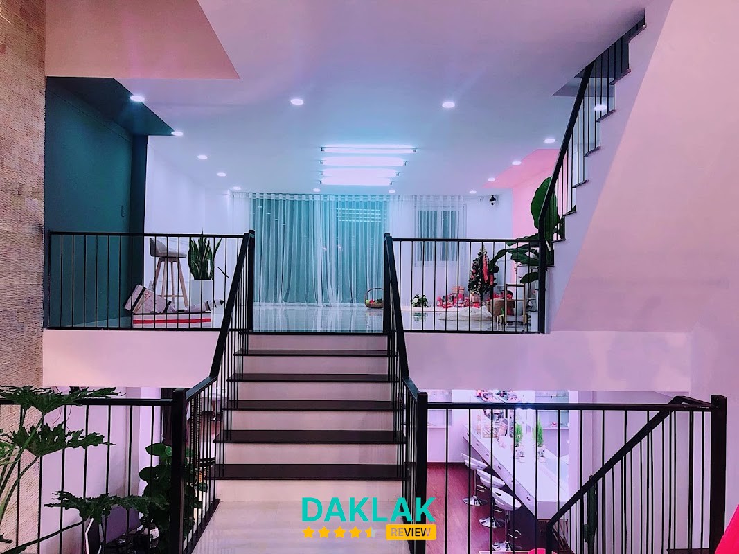 Elly Diễm Wedding - Tiệm Trang Điểm Quảng Phú - hình 3