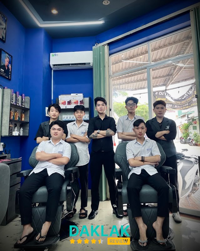 Tóc Nam Nguyên Stylis 136 Ama Khê - Tiệm Trang Điểm Tân Lập