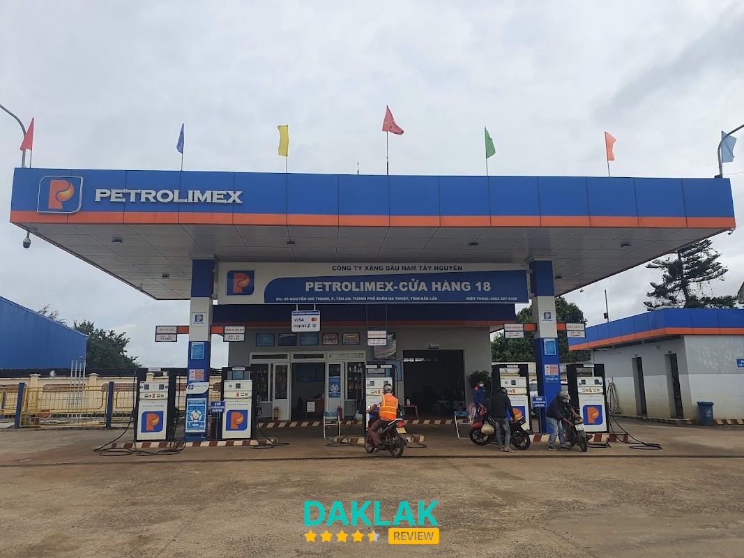 Khu vực tiếp nhiên liệu Petrolimex Số 18
