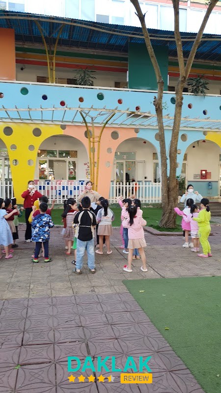 Khu vui chơi Trường Mầm Non Hoa Sen